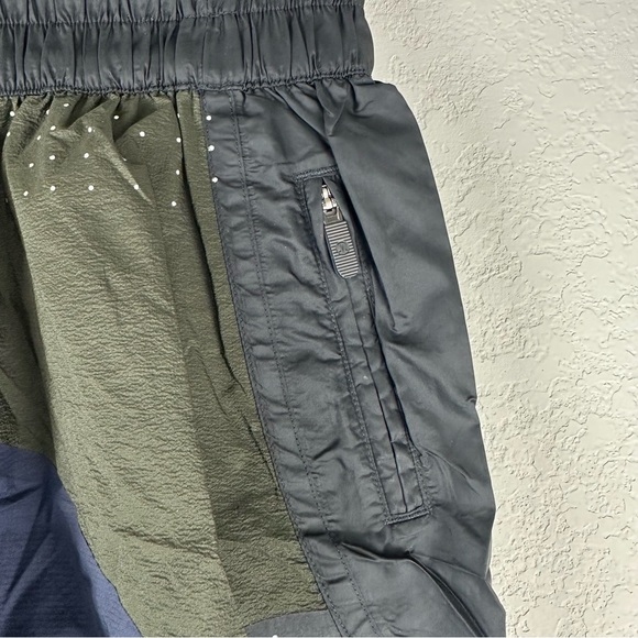 Lululemon Dark Blue Green Athletic Athleisure Lightweight Patch Game Shorts 4 - Picture 2 of 7